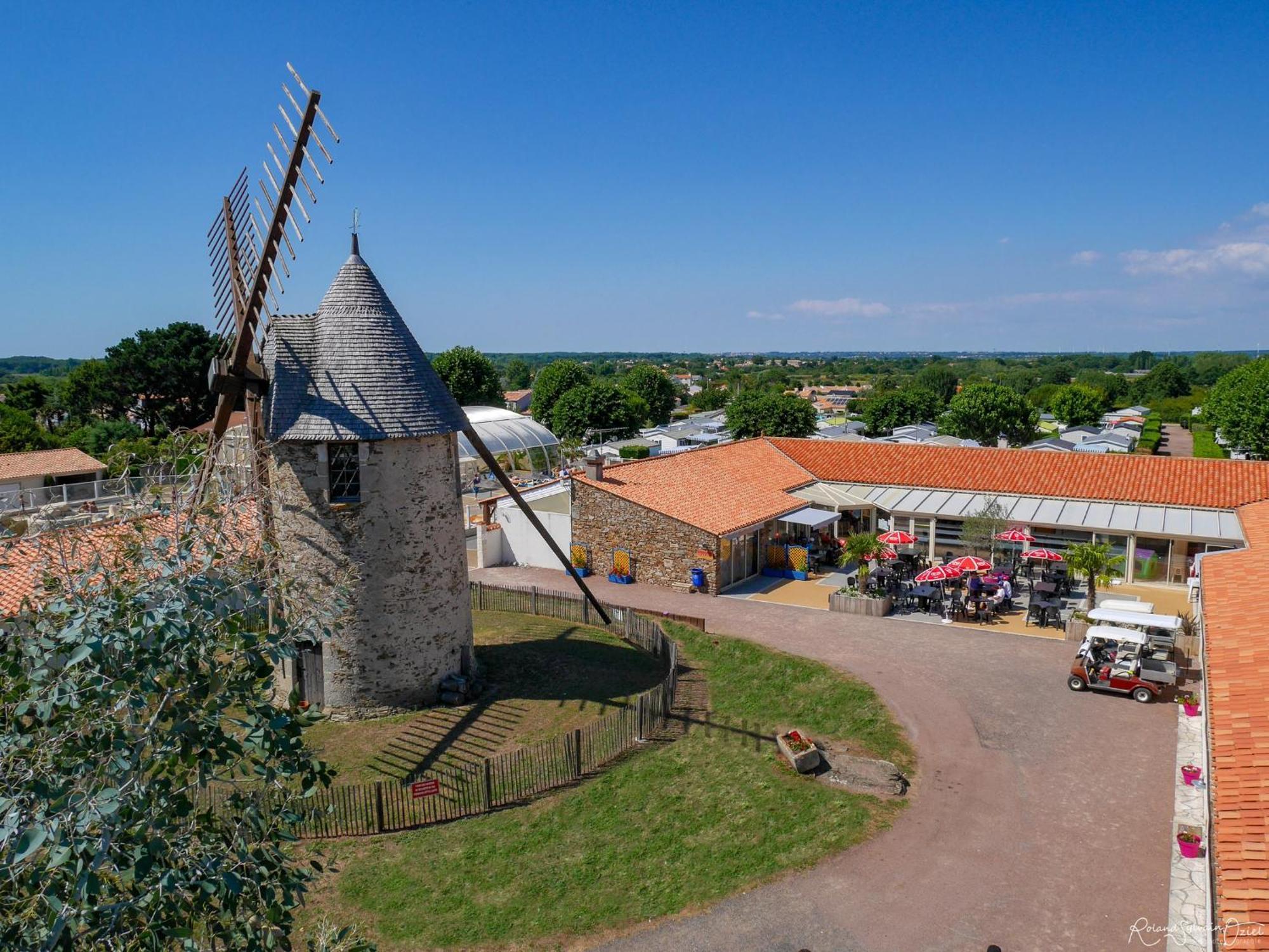 Camping Le Moulin De La Salle لي سابلِ دولونْ المظهر الخارجي الصورة